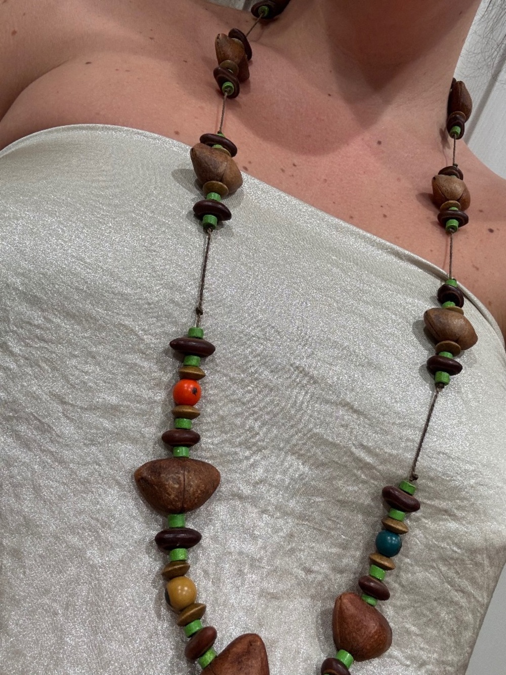 COLORFUL WOOD & COCONUT NECKLACE